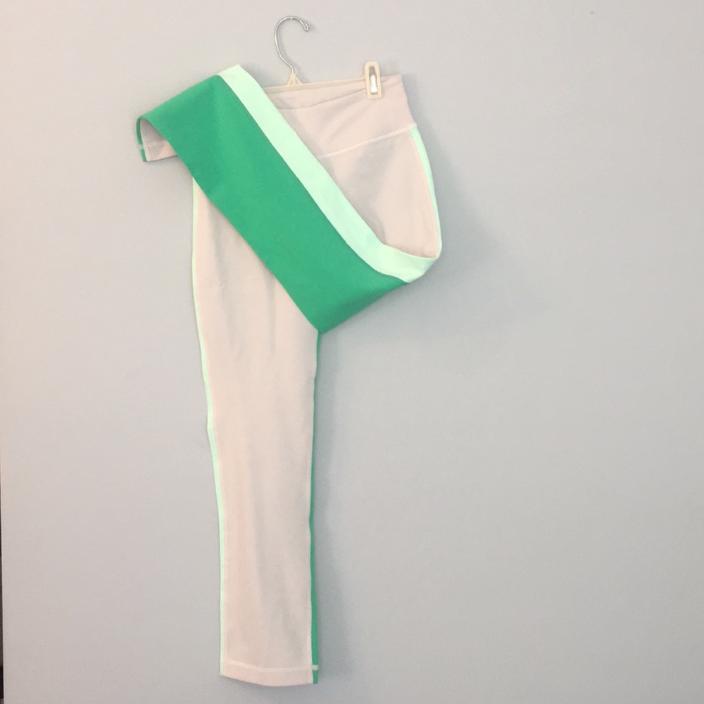 Lululemon cropped yoga pants